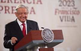 “En una de esas la candidata de Claudio X se va al tercer lugar” | AMLO dice que si Ebrard sale de MORENA le quitaría votos a Xóchitl