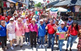Kira Iris moviliza marcha a favor de Xóchitl en Playa del Carmen, en medio de la visita de AMLO