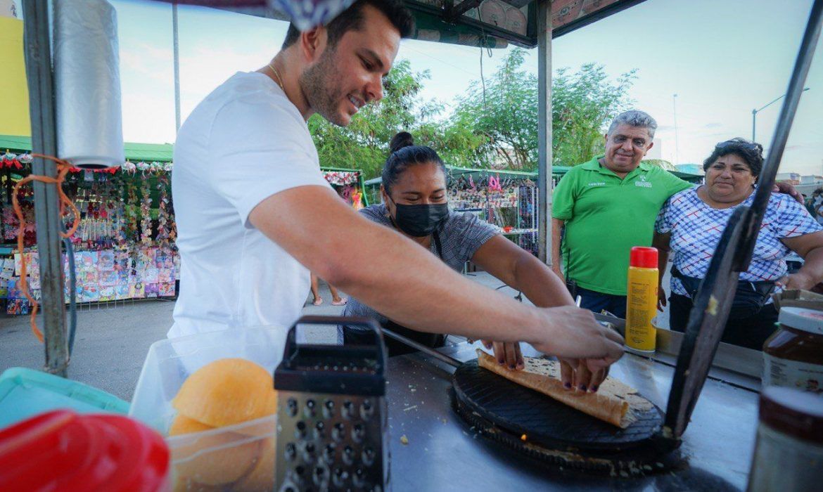 “A ras de piso en los tianguis de Cancún, llevamos el mensaje de bienestar y transformación”: Pablo Bustamante
