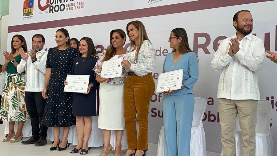 ROMPEOLAS EXTRA | ¡Todos quietos! Mara llama para la foto a Lili en evento sobre transparencia (Video)