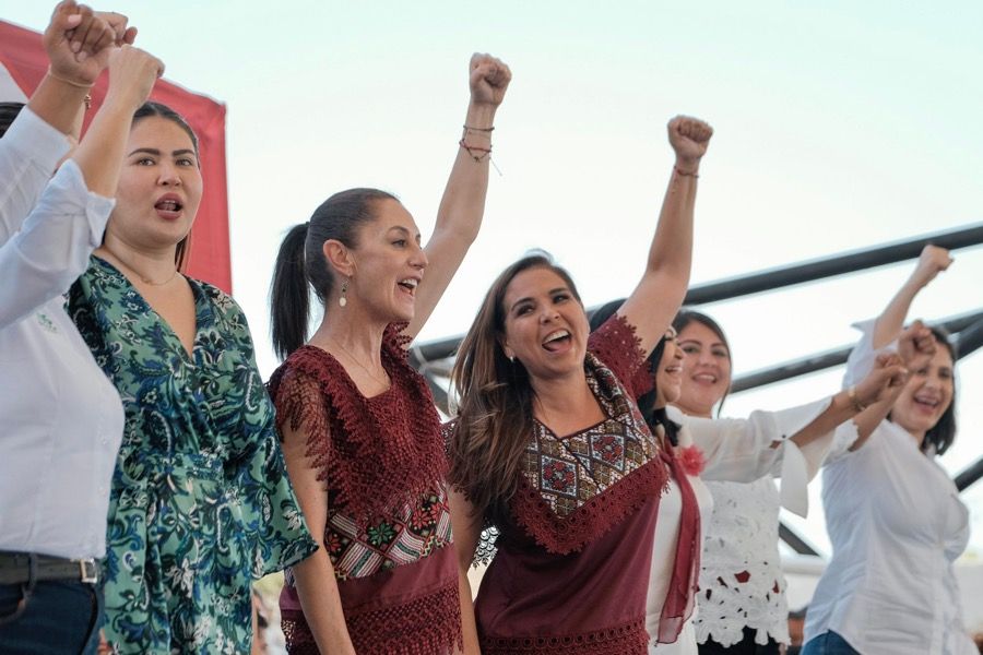 Claudia dice que recién en 2030 se aplicará la no reelección; festejan Estefanía, Chacón, Nivardo y diputados