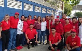 Iris Mora y Carmen Joaquín se muestran con el PT en evento de Claudia