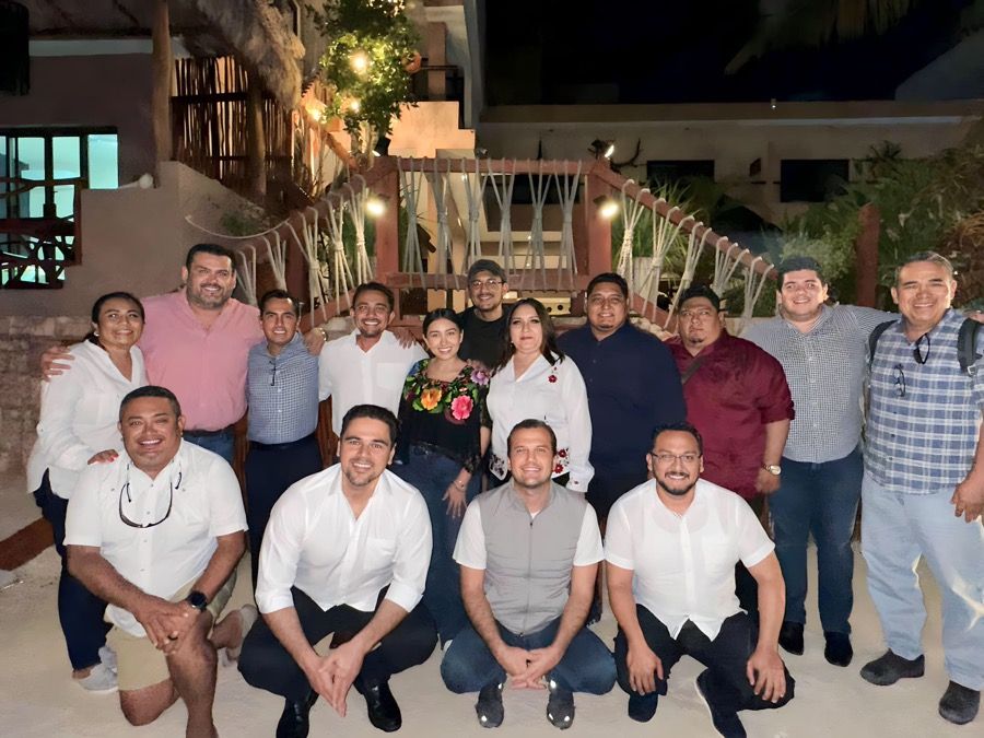 MORENA muestra su “foto de unidad” en Isla Mujeres…pero sin Atenea