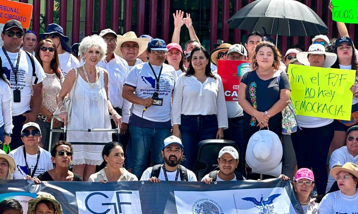 Realizan marcha en Cancún trabajadores del Poder Judicial de la Federación en contra de los recortes a su presupuesto