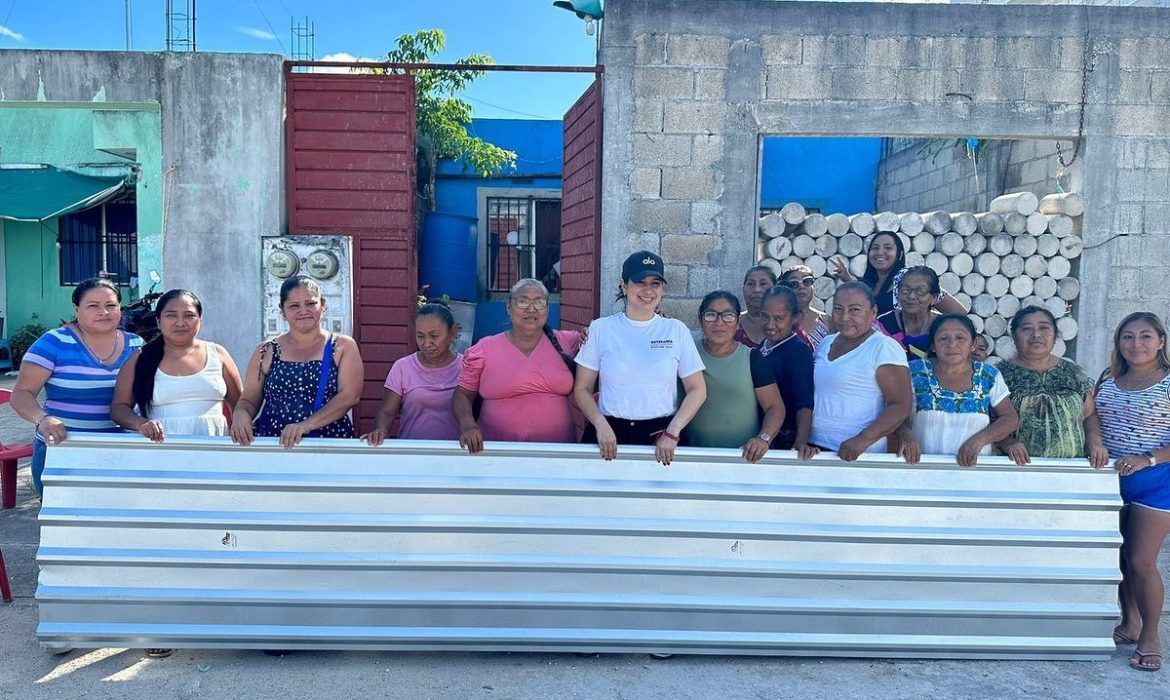 Estefanía Mercado entrega más apoyo social a familias de Playa del Carmen