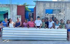 Estefanía Mercado entrega más apoyo social a familias de Playa del Carmen