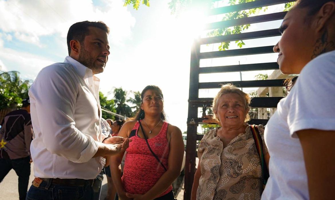 El bienestar transforma la vida de más mujeres y familias cancunenses: Pablo Bustamante
