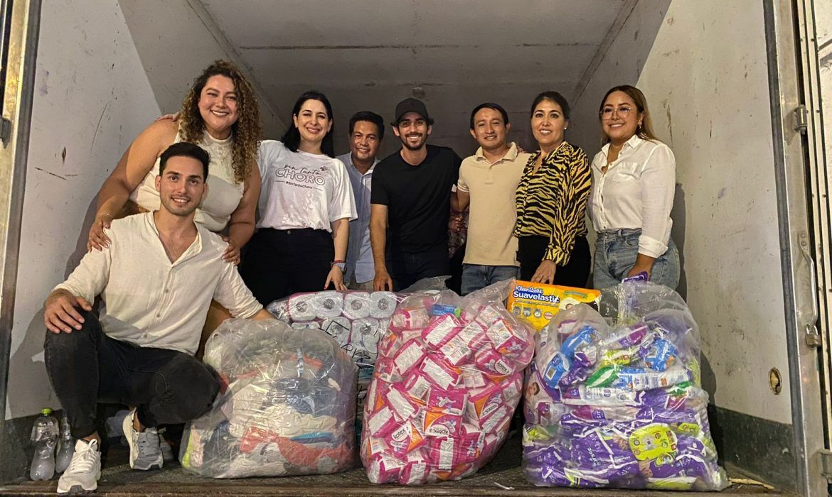 Estefanía Mercado, jóvenes voluntarios y regidores de la 4T entregan al DIF Quintana Roo primer cargamento de ayuda humanitaria