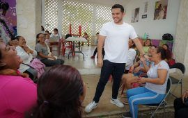 Visita Pablo Bustamante a las familias de Villas Otoch Paraíso en FARO del Bienestar