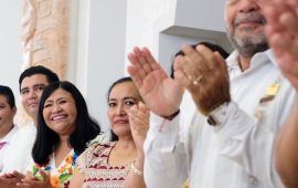 Aldana y Elda Xix fracasan como interlocutores con los maestros, y Mara debe salir para intentar resolver el conflicto