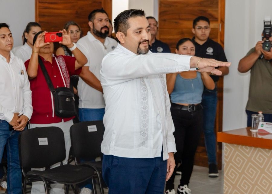 Cabildo de Tulum nombra a Bernabé Pech Ramírez como nuevo Secretario General del Ayuntamiento