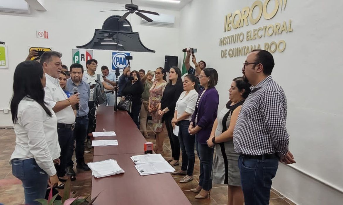 El PRD no firma alianza con el PAN y PRI; MORENA, el gran ganador