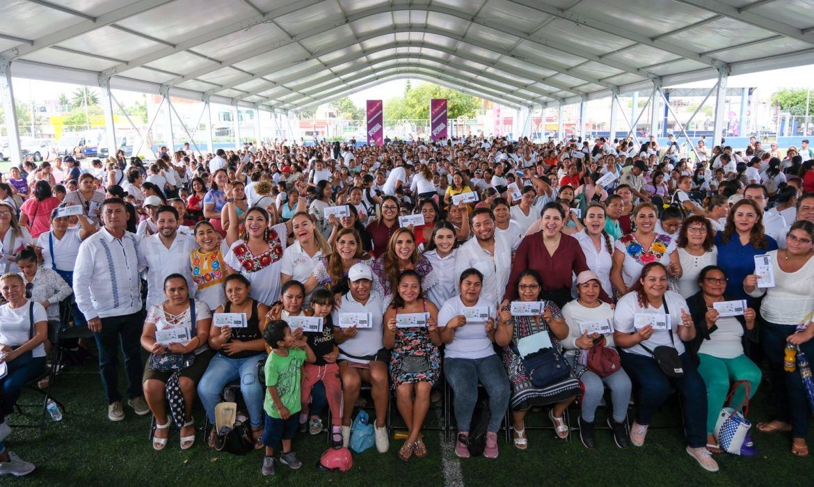 Mara entrega 1200 tarjetas “Mujer es Poder” en Playa; no asiste Lili pero sí Estefanía