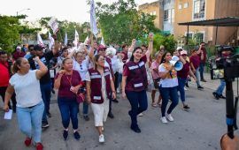 “Llegó la hora de ponerle fin a lo chueco”, dice Estefanía Mercado en su primera caminata de campaña