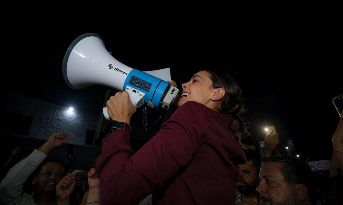 Confirma Ana Paty que Zenteno será nuevamente su síndico; recibe constancia de candidata y el lunes inicia campaña