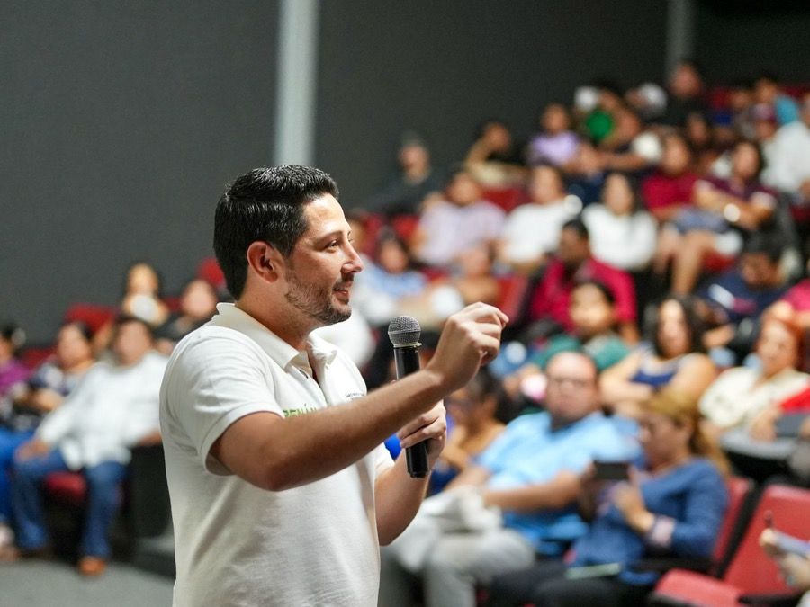 Renán Sánchez Tajonar convoca a cozumeleños a opinar sobre el Cuarto Muelle
