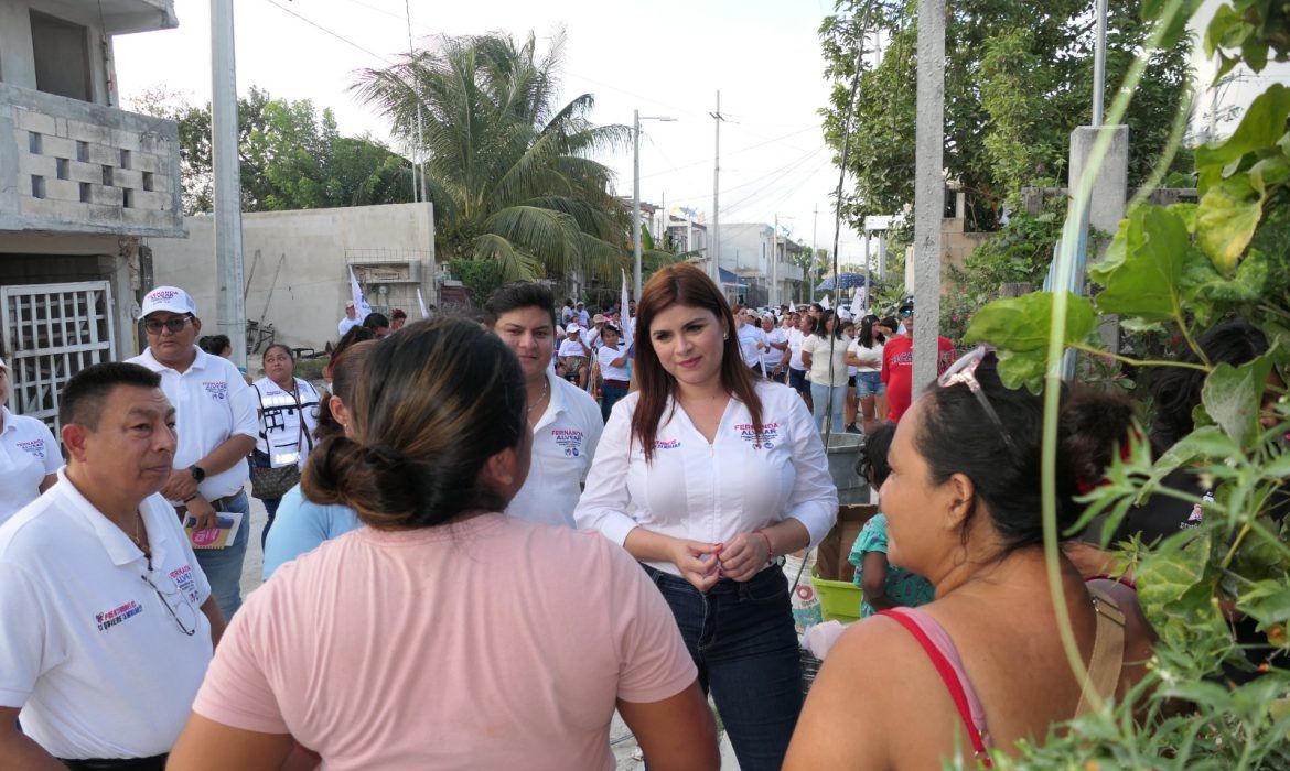Visita Fernanda Alvear a familias de La Fe y Tierra Nueva en Puerto Morelos, y presenta sus propuestas de gobierno