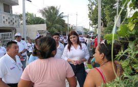 Visita Fernanda Alvear a familias de La Fe y Tierra Nueva en Puerto Morelos, y presenta sus propuestas de gobierno