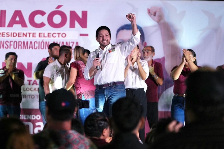 Celebra Renán Sánchez Tajonar la ‘Victoria del Pueblo’ en Cozumel