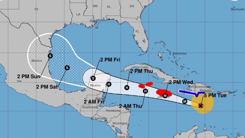 Esperan que Beryl pierda fuerza y cambie de rumbo al tocar Jamaica; impactaría al sur de Quintana Roo