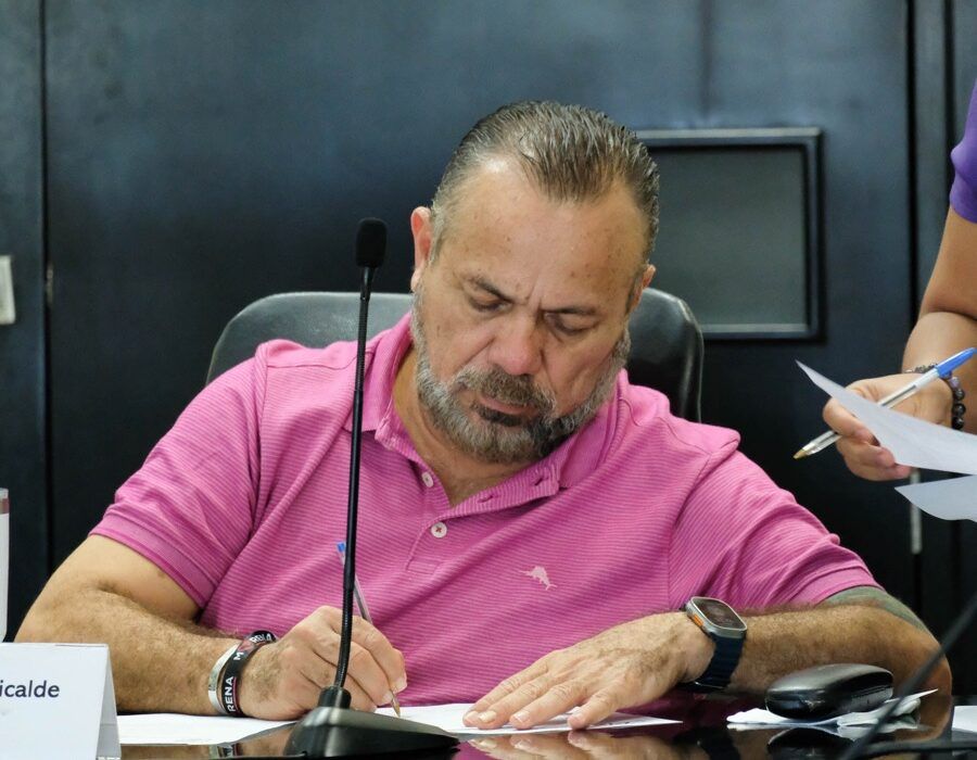 “Imoveqroo no está haciendo su trabajo” | Julián Ricalde advierte que mototaxis pueden crear una crisis en Isla Mujeres