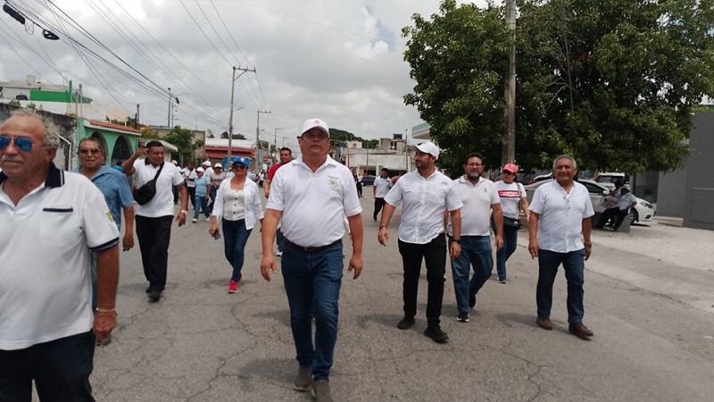 Diputado electo del PT marcha, como líder taxista, contra el Gobierno