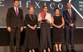 Ana Paty recibe premio nacional por regularización de colonias en Cancún