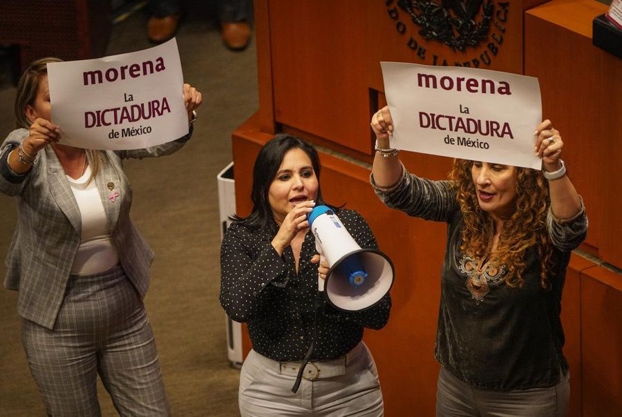 La 4T aprueba la reforma por la “supremacía constitucional”, y Mayuli dice que es un golpe a la democracia