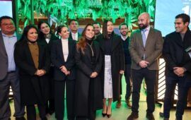Mara se muestra en FITUR con todos sus candidatos al 2027, y hasta ahora Gino no domina la agenda