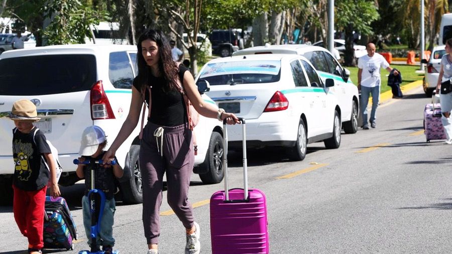 SICT dice que Uber no puede operar en aeropuertos, a pesar de amparo (documento)