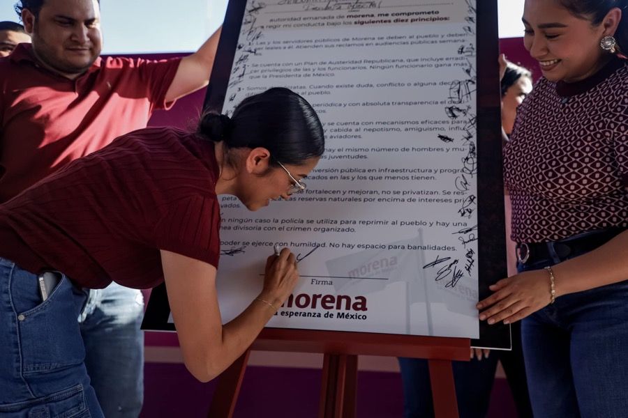 ¿UN POCO TARDE? | Firma Yensunni Decálogo de MORENA, un compromiso para no fallarle al pueblo