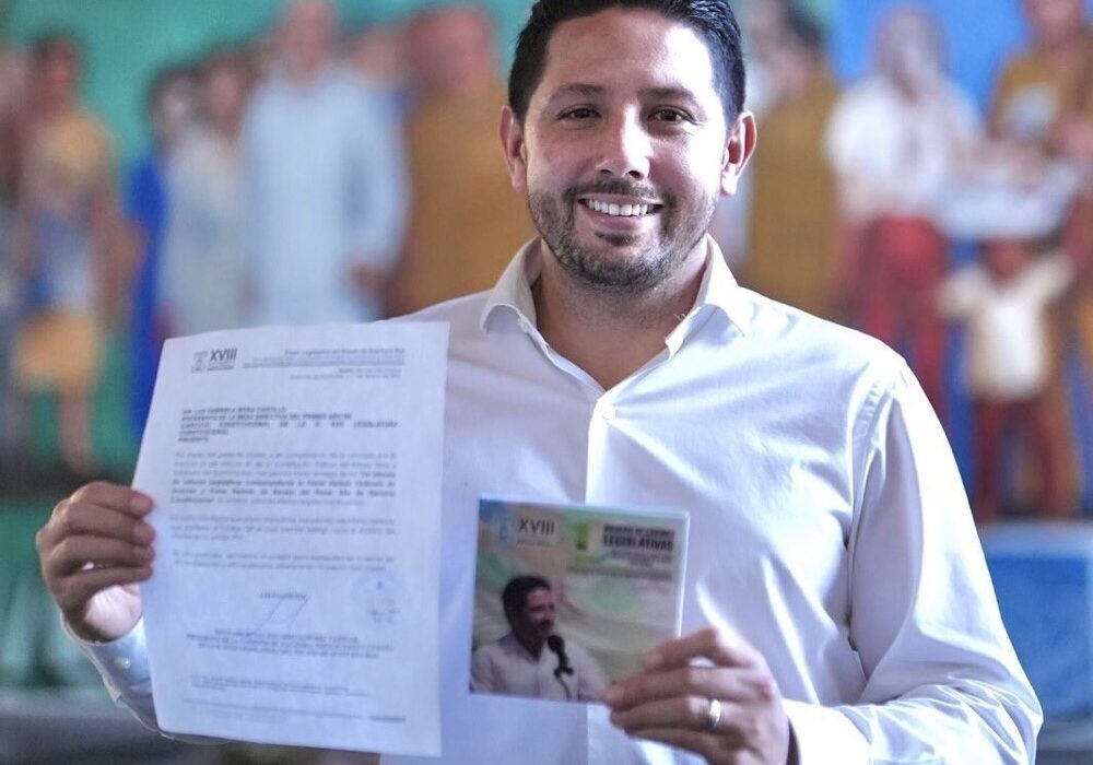 Renán Sánchez entrega Informe Legislativo: “Mi compromiso es con la justicia social y las y los quintanarroenses”, dice