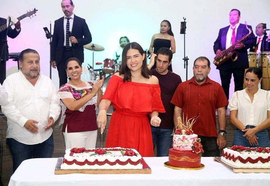 Anahí inicia campaña por Cancún con una fiesta de cumpleaños con Mara y parte del morenismo