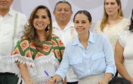 Entrega Ana Paty Plan Municipal de Desarrollo 2024-2027 a Mara Lezama