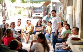 Renán Sánchez se reúne con la familia Verde en Bacalar para escuchar y atender a las y los vecinos