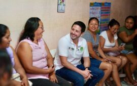 Renán Sánchez Tajonar promueve el empoderamiento de las mujeres en el Fraccionamiento Villas del Sol en Playa del Carmen
