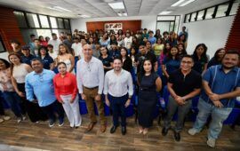 Renán Sánchez Tajonar comparte con jóvenes universitarios la importancia del Congreso en el bienestar de Quintana Roo