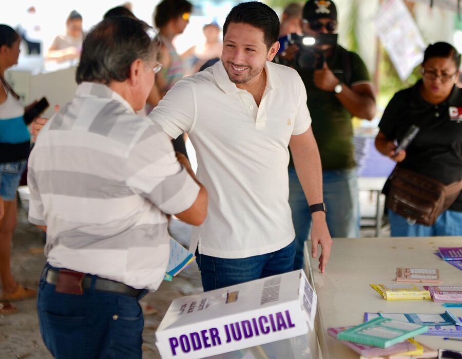 “Hoy es un día histórico, el poder regresa al pueblo” | Renán Sánchez Tajonar ejerce su voto para elegir jueces y magistrados