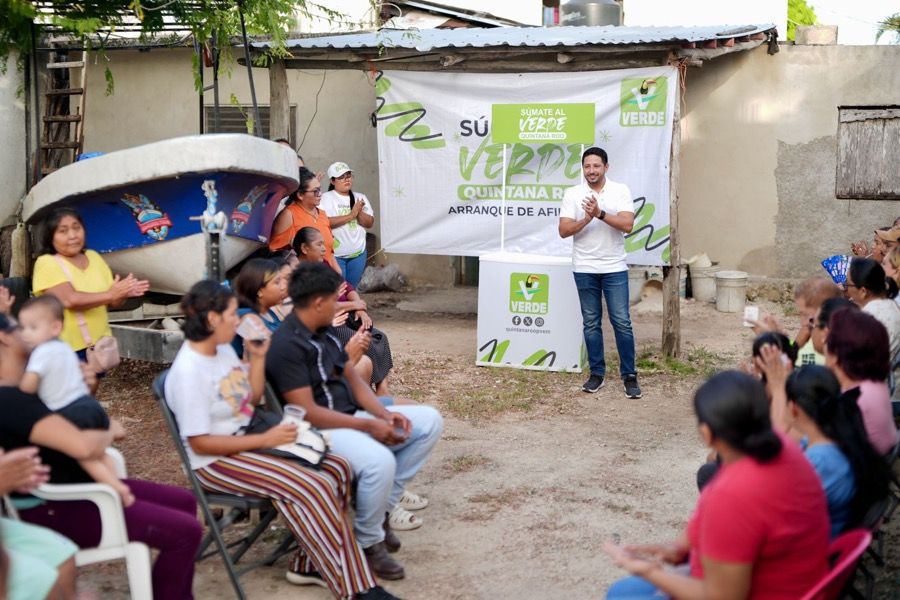 “El pueblo de Bacalar decidirá el futuro de la laguna”: Renán Sánchez Tajonar