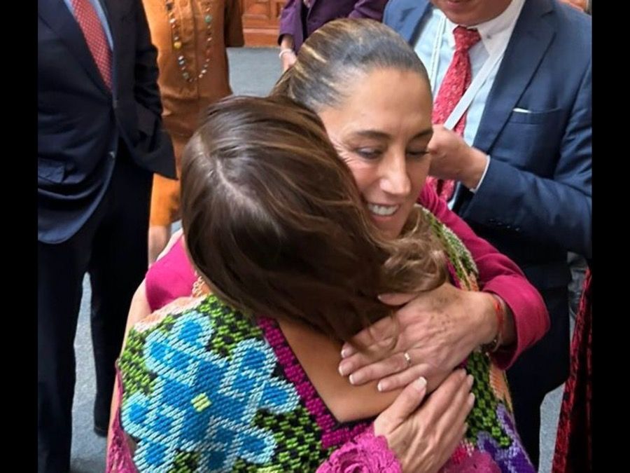 EN TIEMPO DE SEÑALES POLÍTICAS | Mara, a un lado de Claudia en evento internacional de mujeres