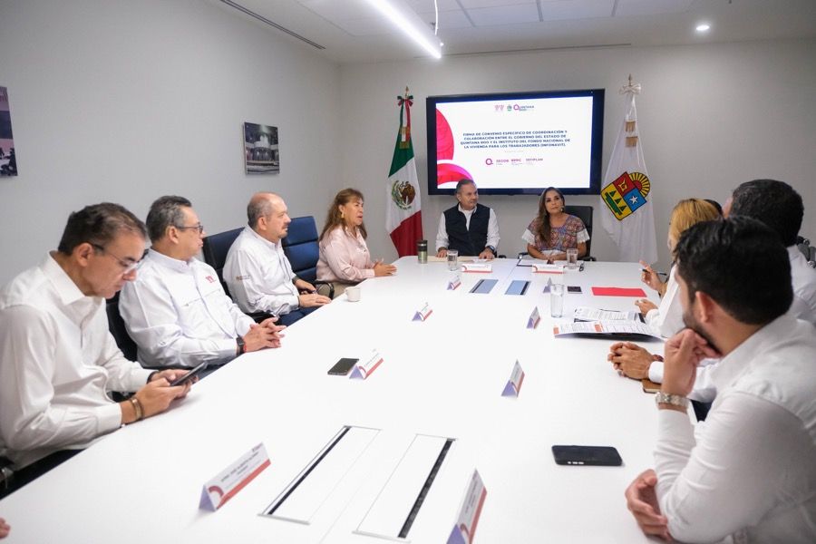 Firman acuerdo Mara Lezama y Octavio Romero, director del Infonavit, para liberar 51 mil hipotecas en Quintana Roo a quienes ya liquidaron su crédito