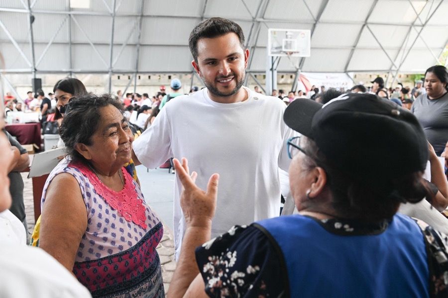 “Más de 8,650 familias cancunenses han recibido servicios y apoyos gratuitos en asambleas Bienestar para el Pueblo”: Pablo Bustamante