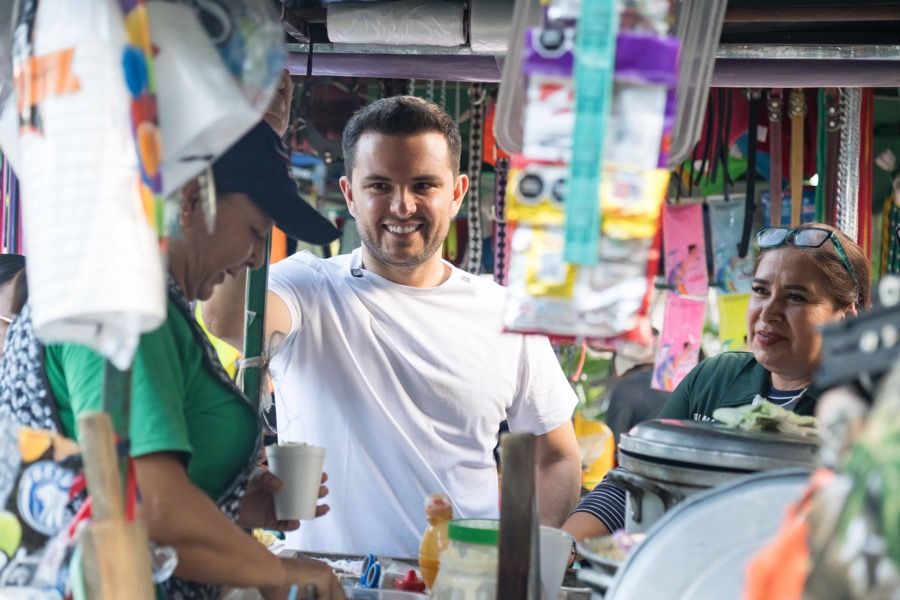 “Llevamos el mensaje de transformación y bienestar a todos los tianguis de Cancún”: Pablo Bustamante