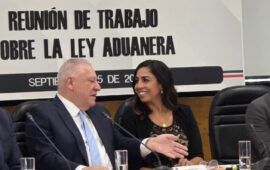Rafael Marín y Marybel Villegas se muestran juntos en pláticas sobre Ley Aduanera