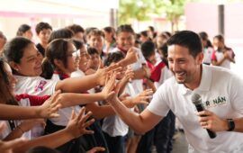 Renán Sánchez Tajonar destaca el compromiso de la gobernadora Mara Lezama con la educación de Cozumel