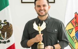 Gana Pablo Bustamante el Napolitan Victory Awards 2025 con la Ruta del Bienestar