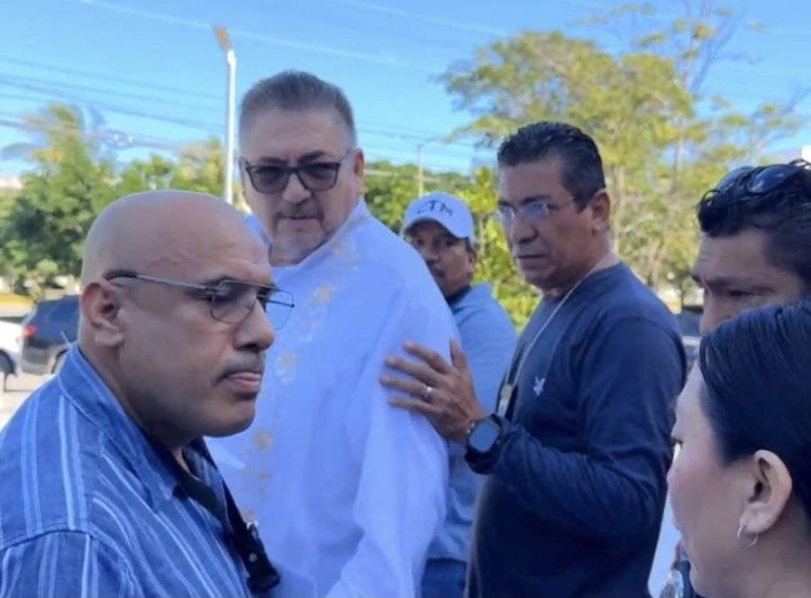 Detienen al dirigente de la CTM Isidro Santamaría, durante diligencia judicial