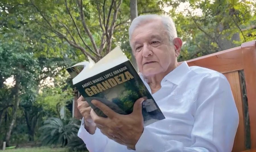 REAPARECE AMLO | “No hay que hacerle sombra a nuestra presidenta; ella es la que conduce”, dice, y presenta su libro