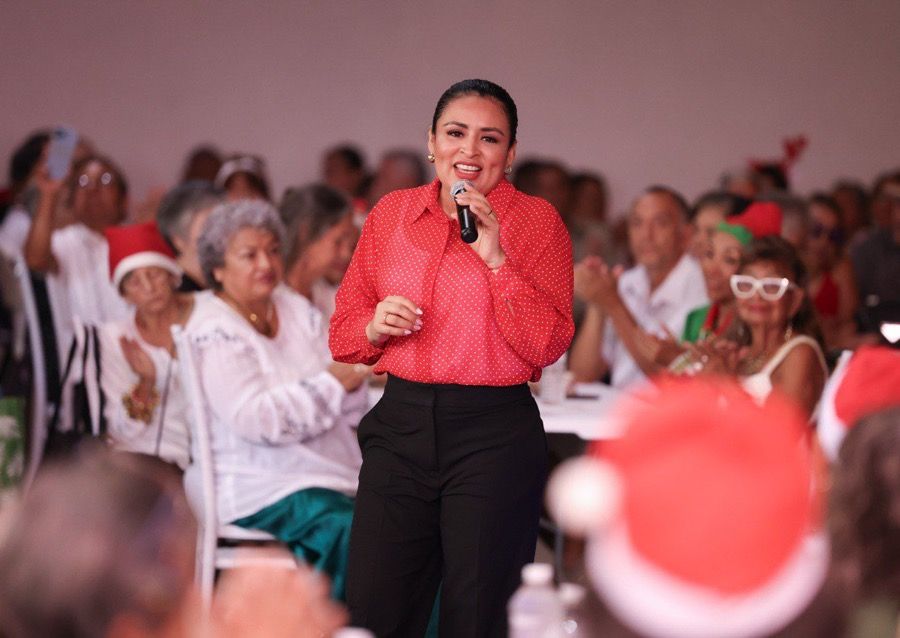 Festeja Blanca Merari en la “Posada Navideña y del Recuerdo” a los abuelitos de la Casa del Adulto Mayor “Nohoch Uinic”