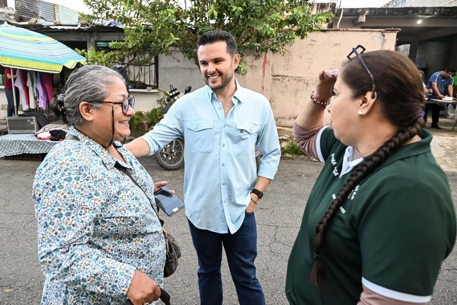 “Llevamos el mensaje de bienestar y transformación a familias cancunenses” | Pablo Bustamante recorre tianguis de la Región 102